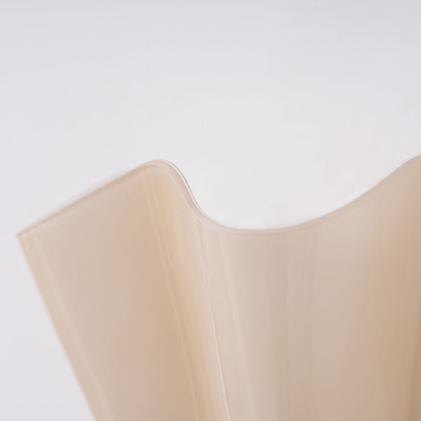 Violette Hand-Blown Glass Wall Lamp with Petal Silhouette
