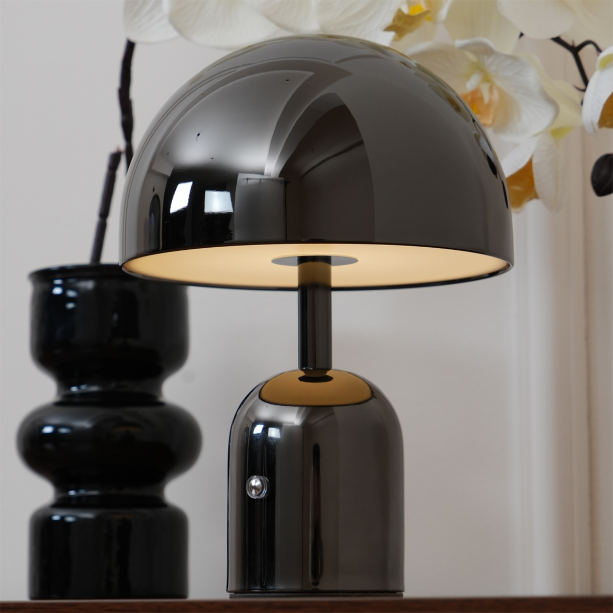Émilie Portable Glossy LED Table Lamp with Modern Curves