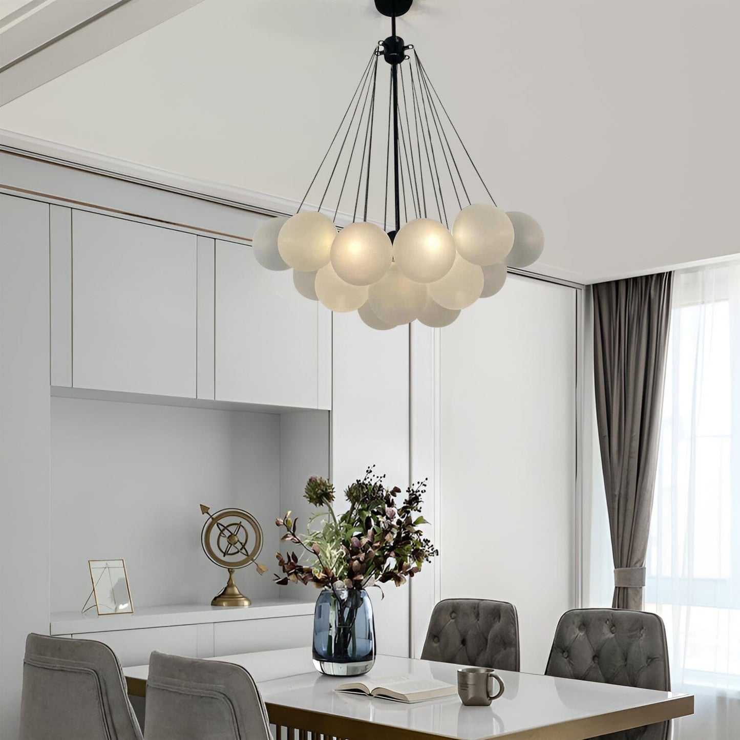 Inès Minimalist Frosted Globe Chandelier