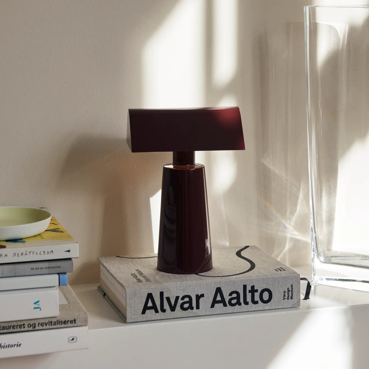 Camélia Modern Caret LED Table Lamp with Geometric Design