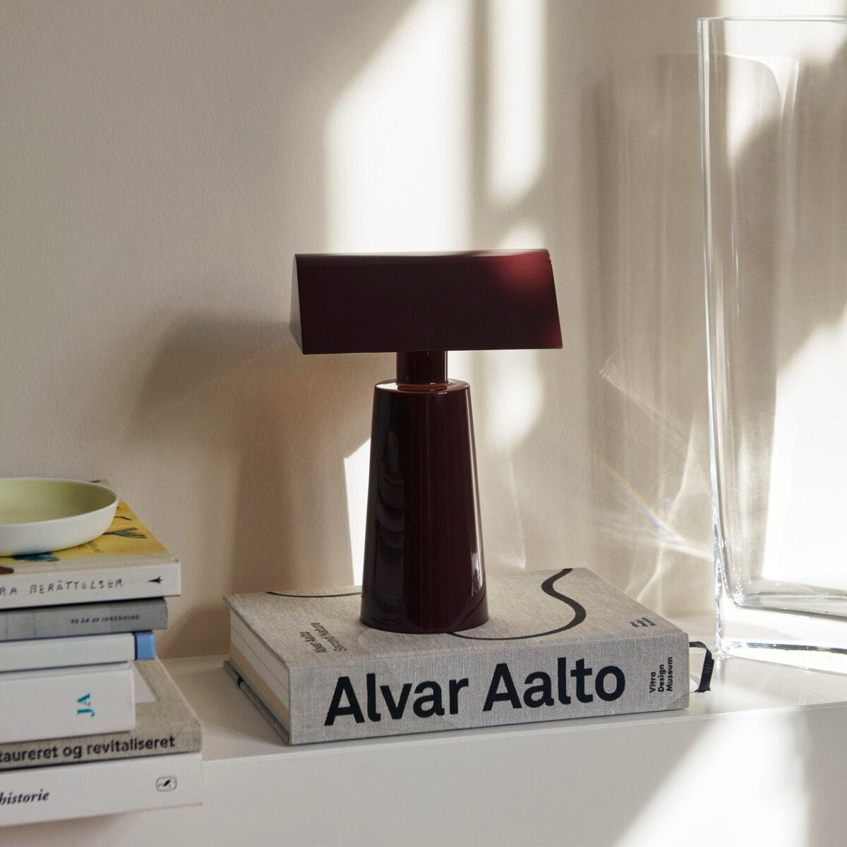 Camélia Modern Caret LED Table Lamp with Geometric Design