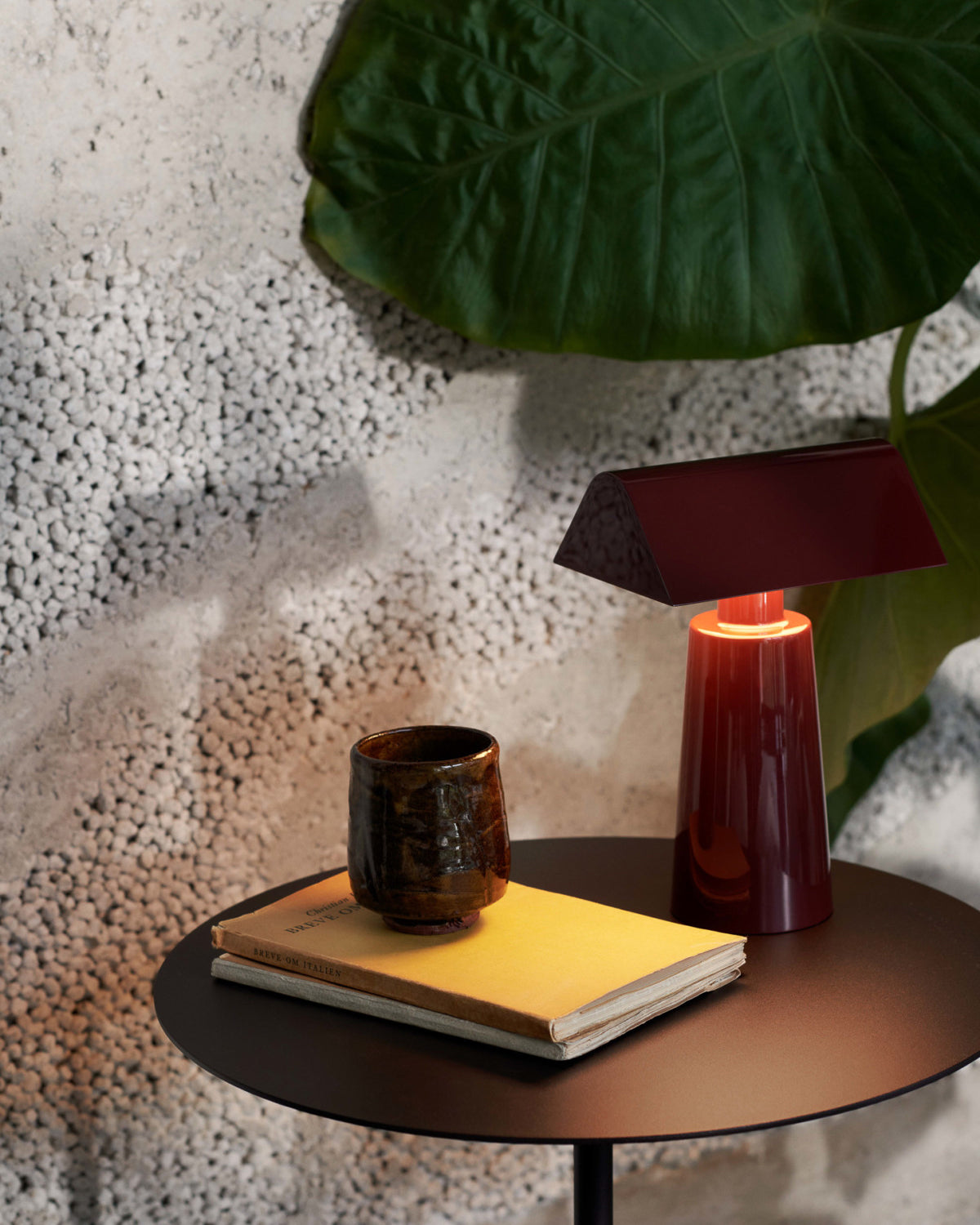 Camélia Modern Caret LED Table Lamp with Geometric Design