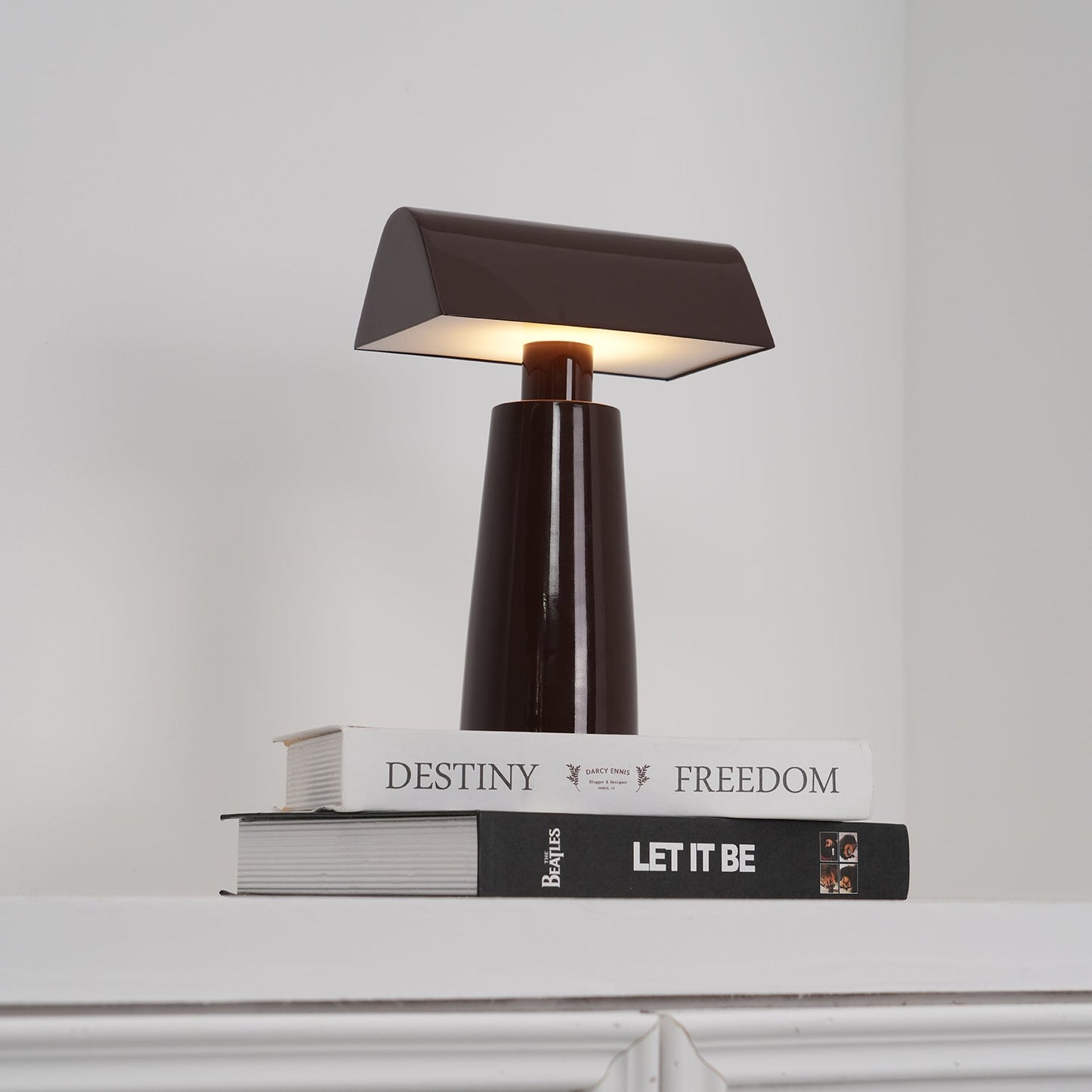 Camélia Modern Caret LED Table Lamp with Geometric Design