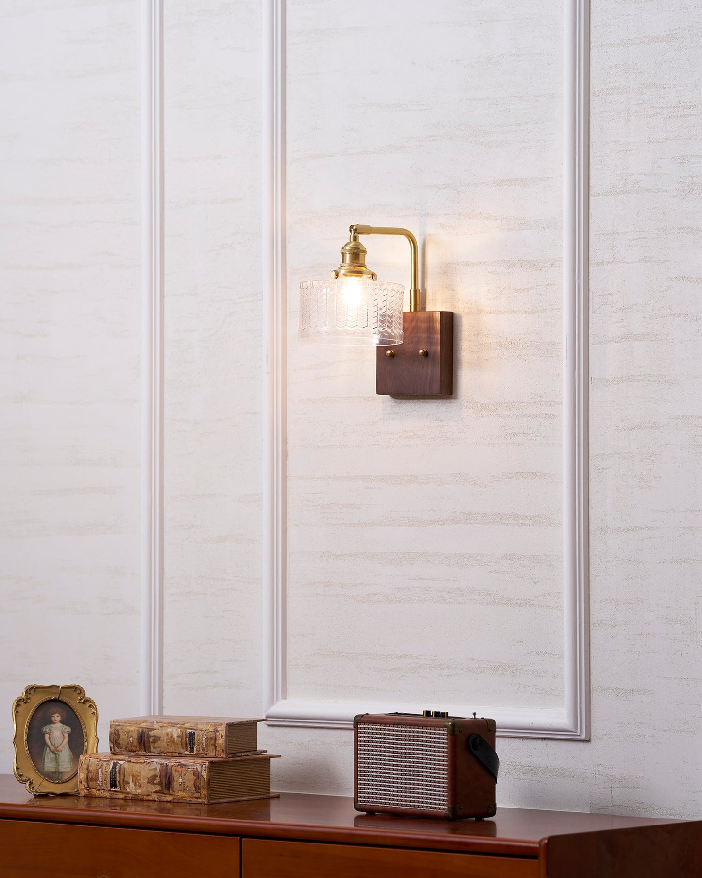 Eléonore Cavella Wall Lamp with Green Fish-Scale Glass Shade