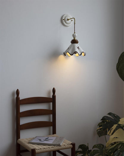Élise Vintage Ceramic Wall Lamp with Scalloped Shade