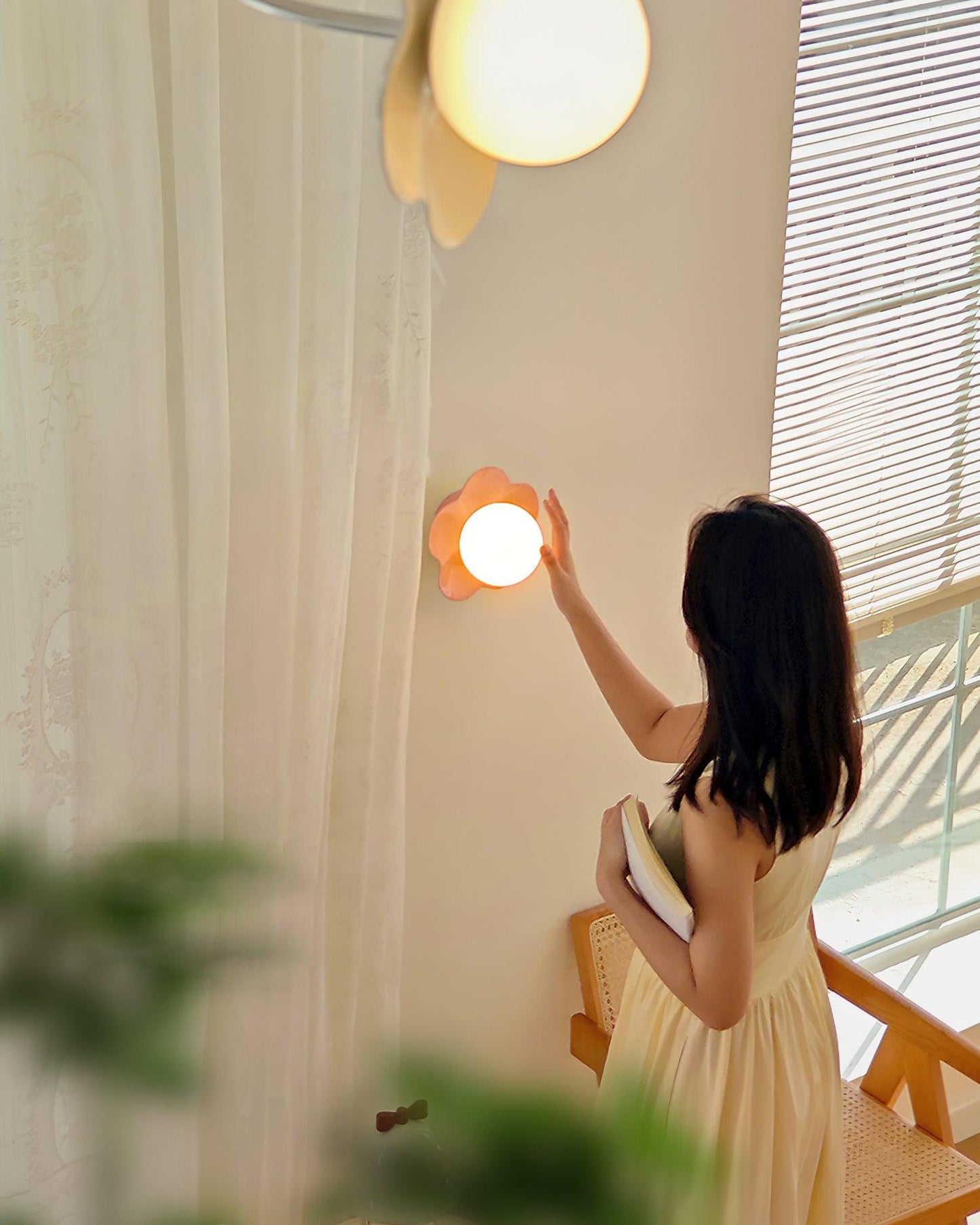 Camille La Fleur Wall Lamp with Resin Flower Shade