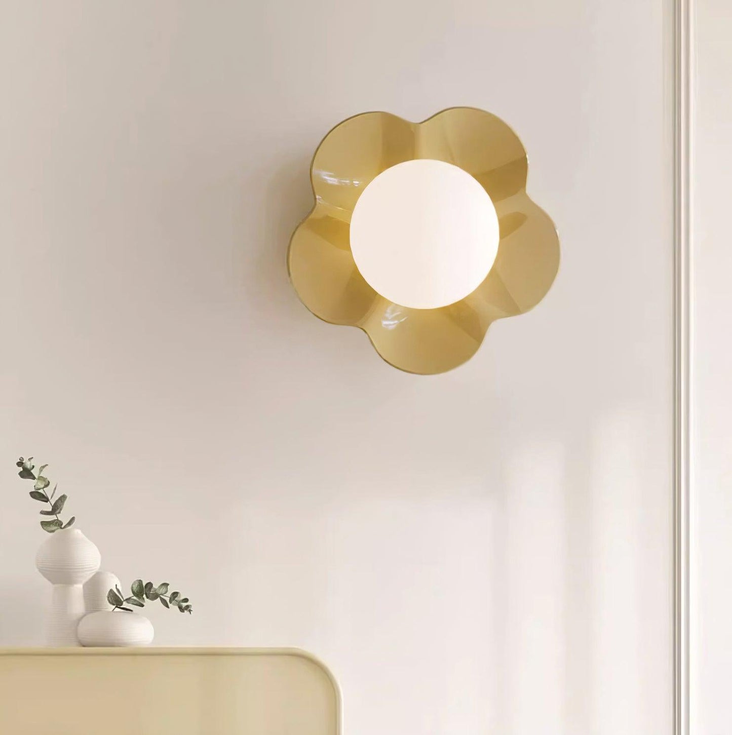 Camille La Fleur Wall Lamp with Resin Flower Shade