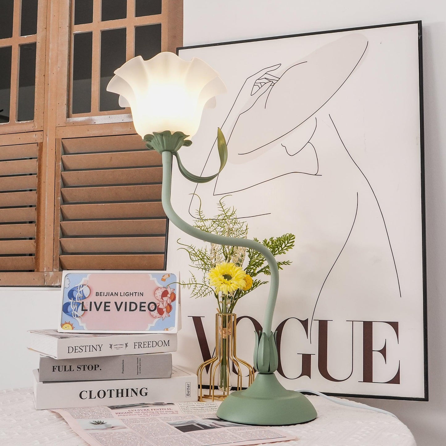 Isabelle Lily Flower Table Lamp with Elegant Floral Design