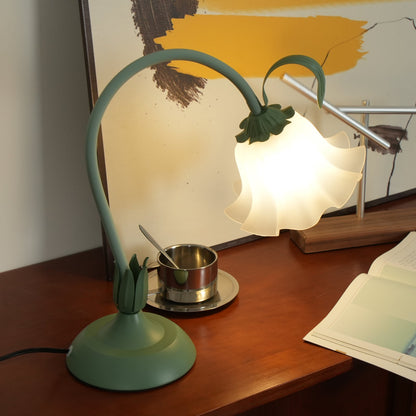 Isabelle Lily Flower Table Lamp with Elegant Floral Design
