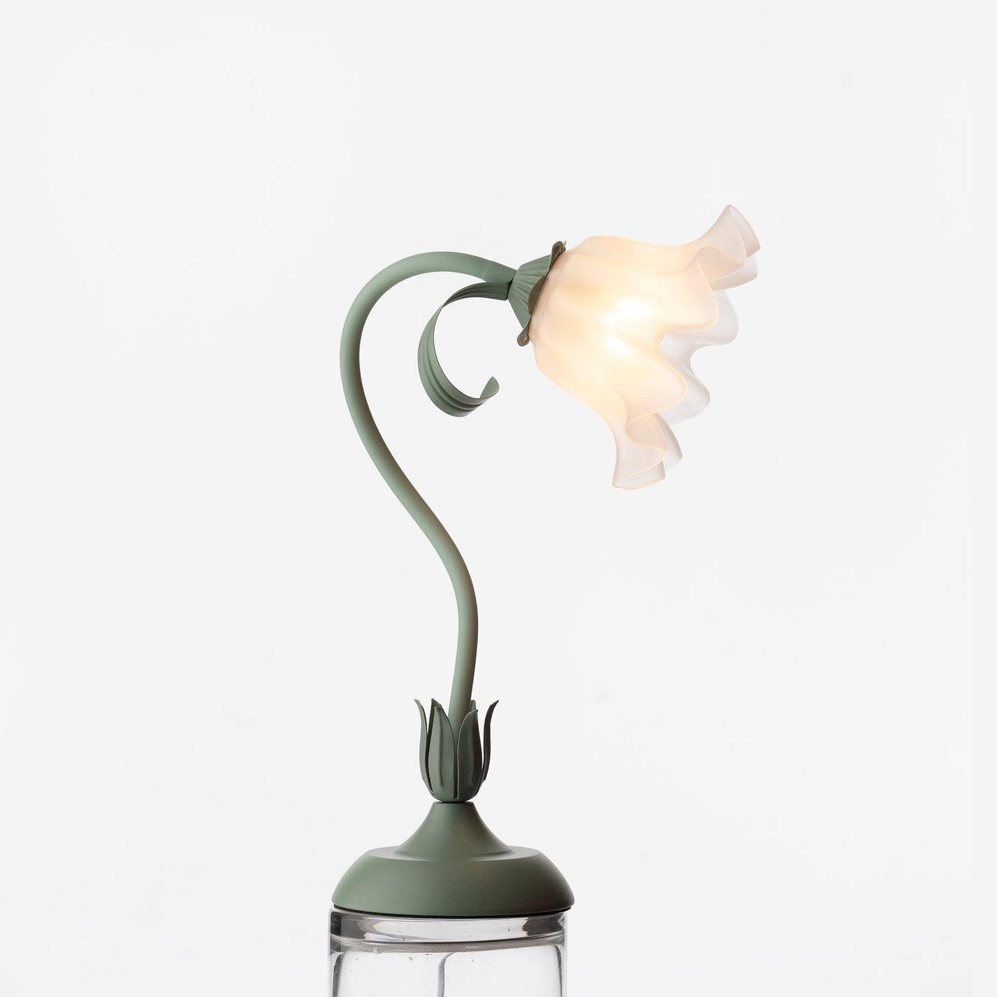 Isabelle Lily Flower Table Lamp with Elegant Floral Design