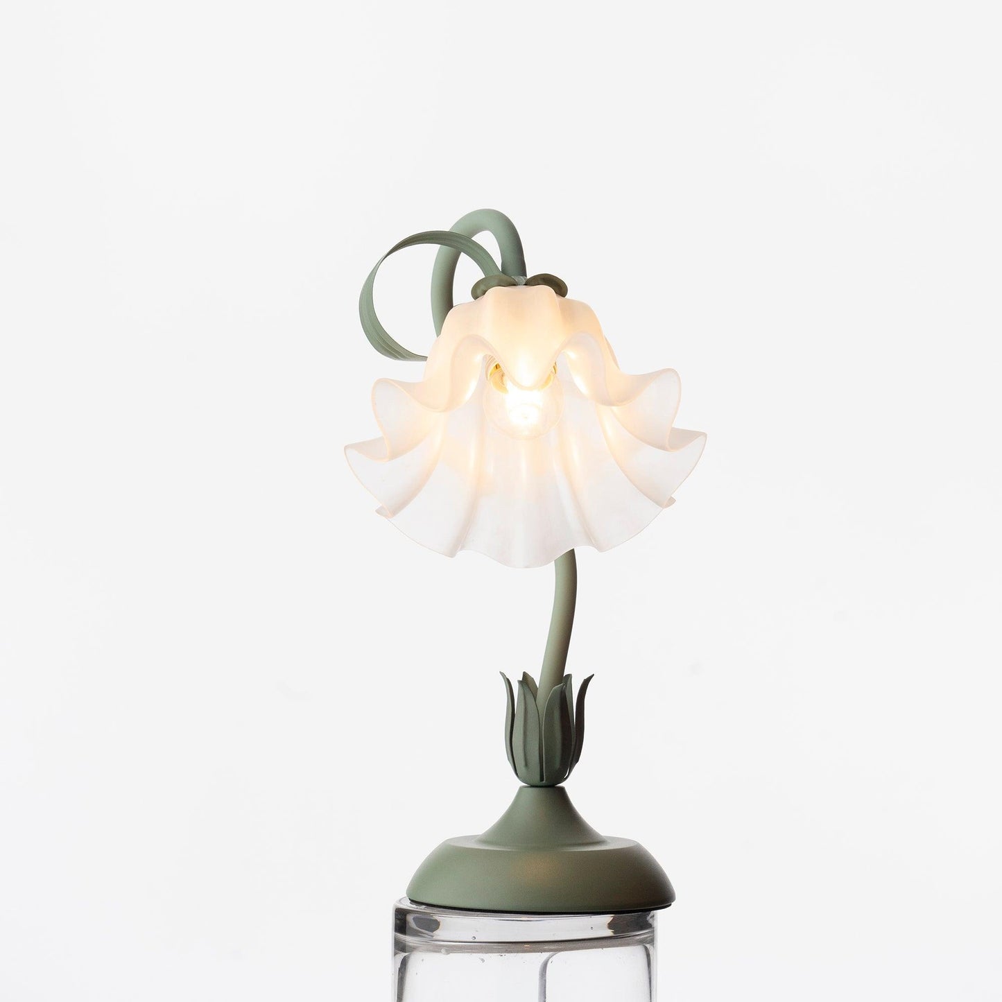 Isabelle Lily Flower Table Lamp with Elegant Floral Design