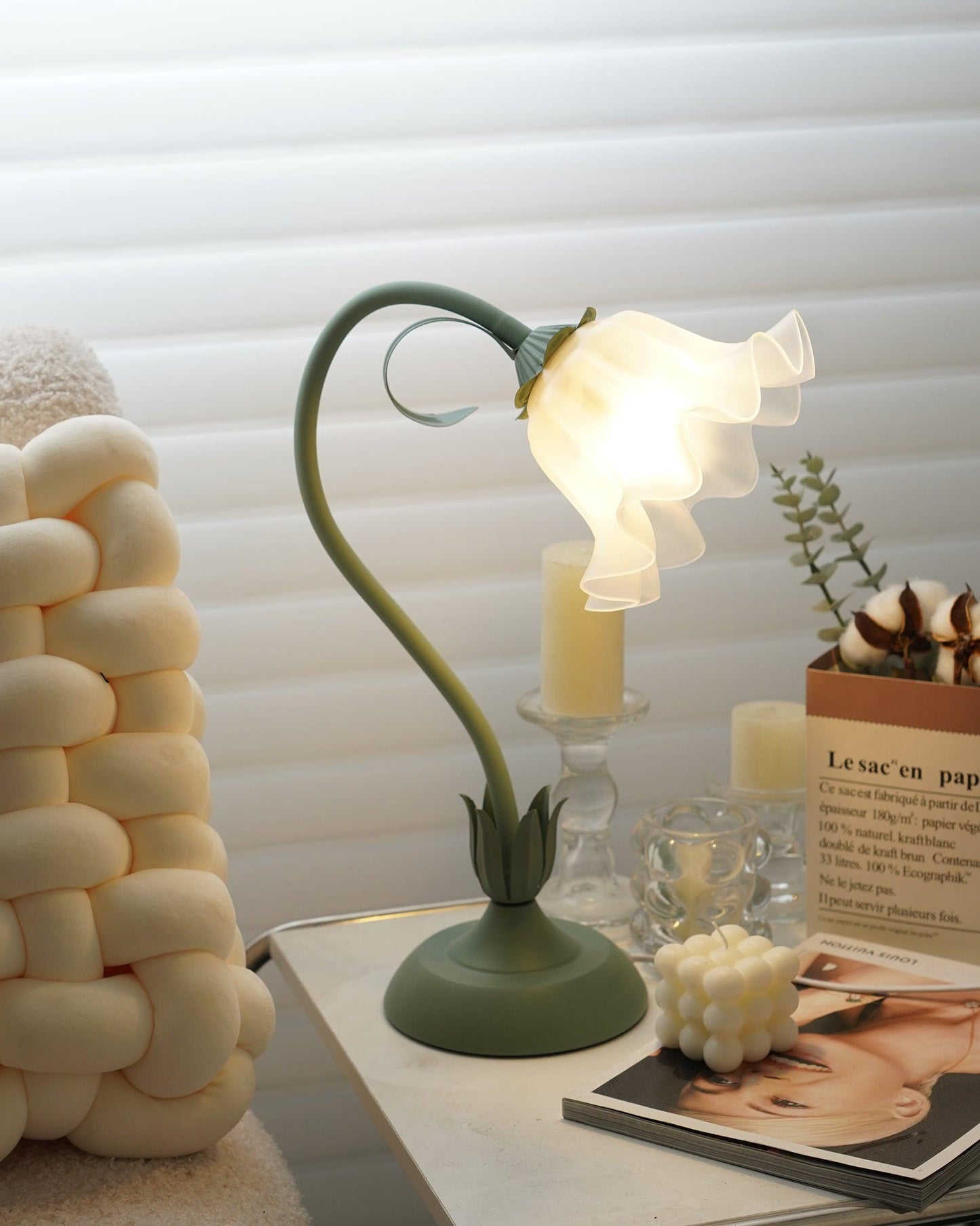 Isabelle Lily Flower Table Lamp with Elegant Floral Design