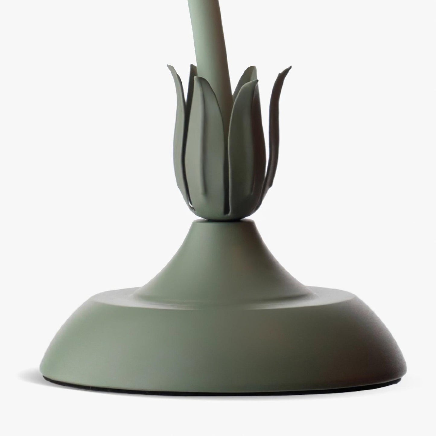Isabelle Lily Flower Table Lamp with Elegant Floral Design