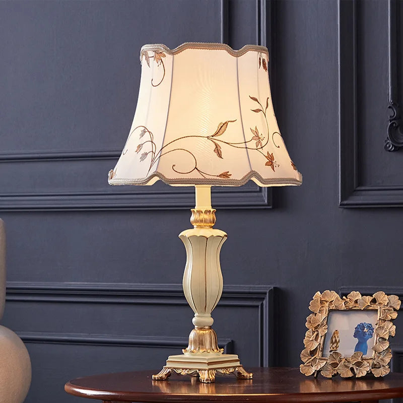Élodie Nordic Green Carved Table Lamp