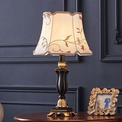 Élodie Nordic Green Carved Table Lamp