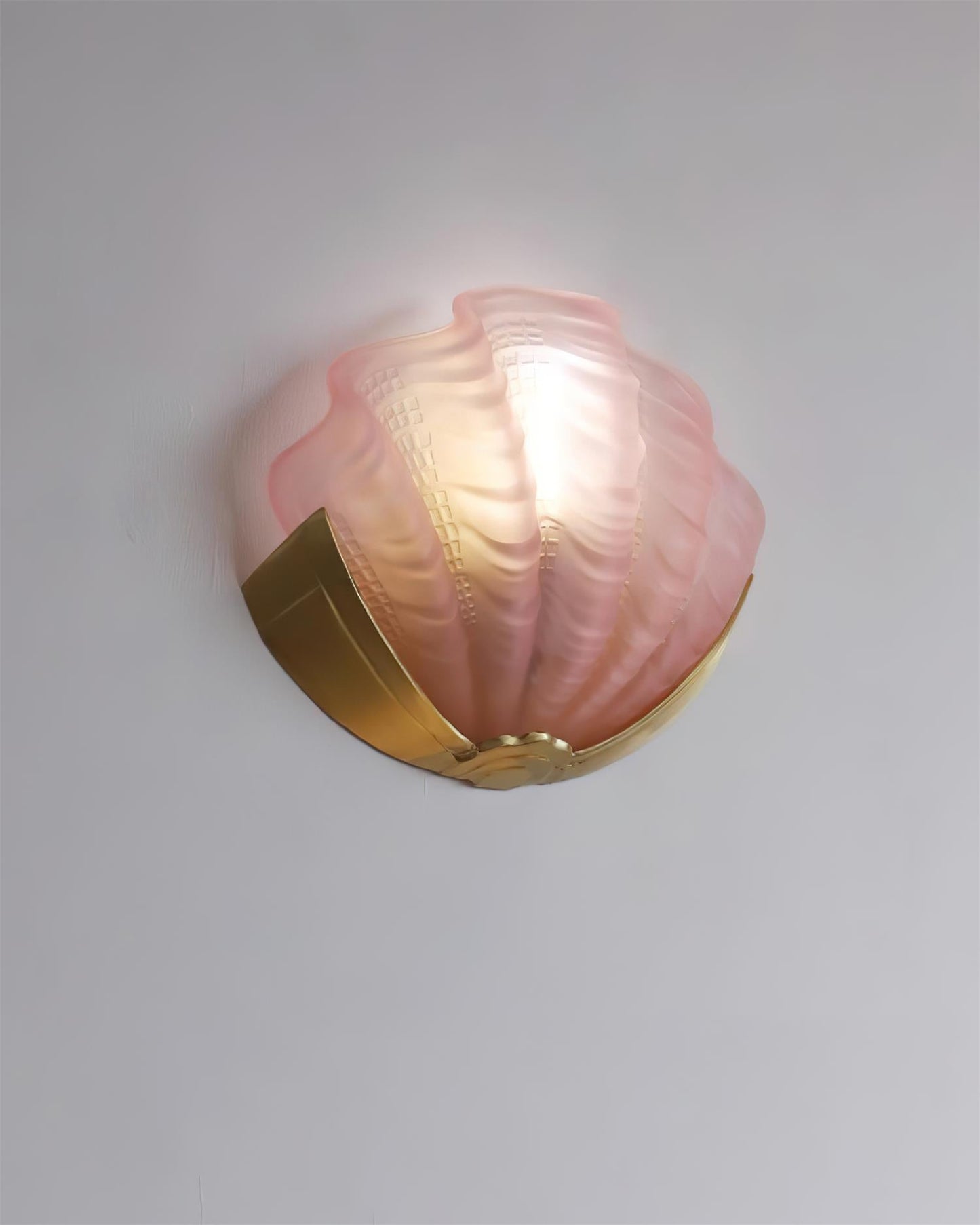 Aurélie Seashell Wall Lamp with Sculpted Glass Design