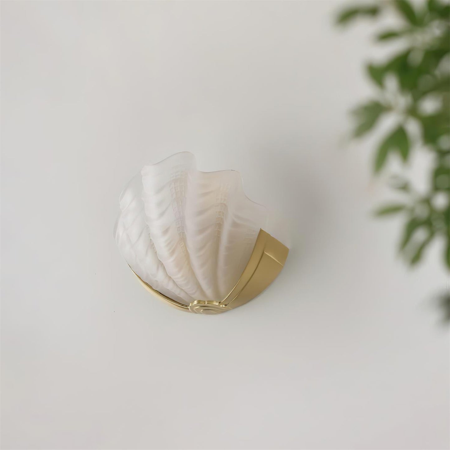 Aurélie Seashell Wall Lamp with Sculpted Glass Design