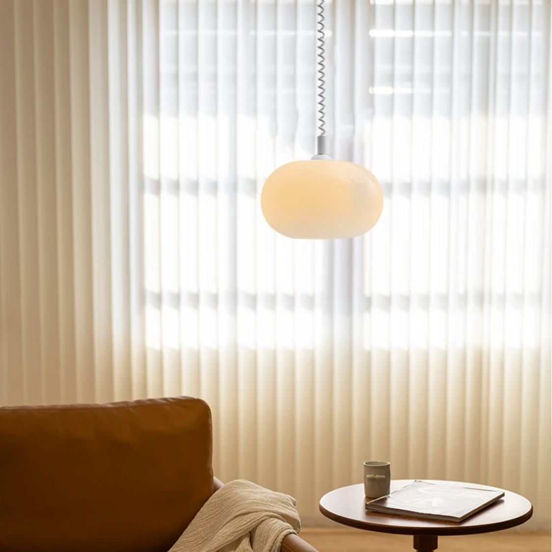 Camille LED-Pendelleuchte mit einziehbarer Feder und weißem Glas, modernes Design