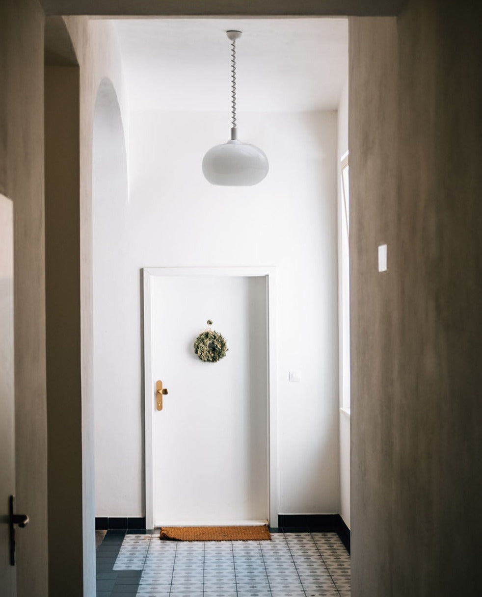 Camille LED-Pendelleuchte mit einziehbarer Feder und weißem Glas, modernes Design