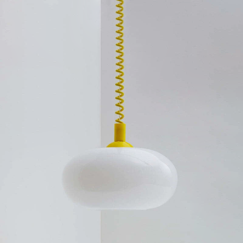Camille LED-Pendelleuchte mit einziehbarer Feder und weißem Glas, modernes Design