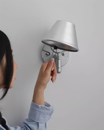 Auriane Adjustable Wall Lamp with Sleek Metal Design