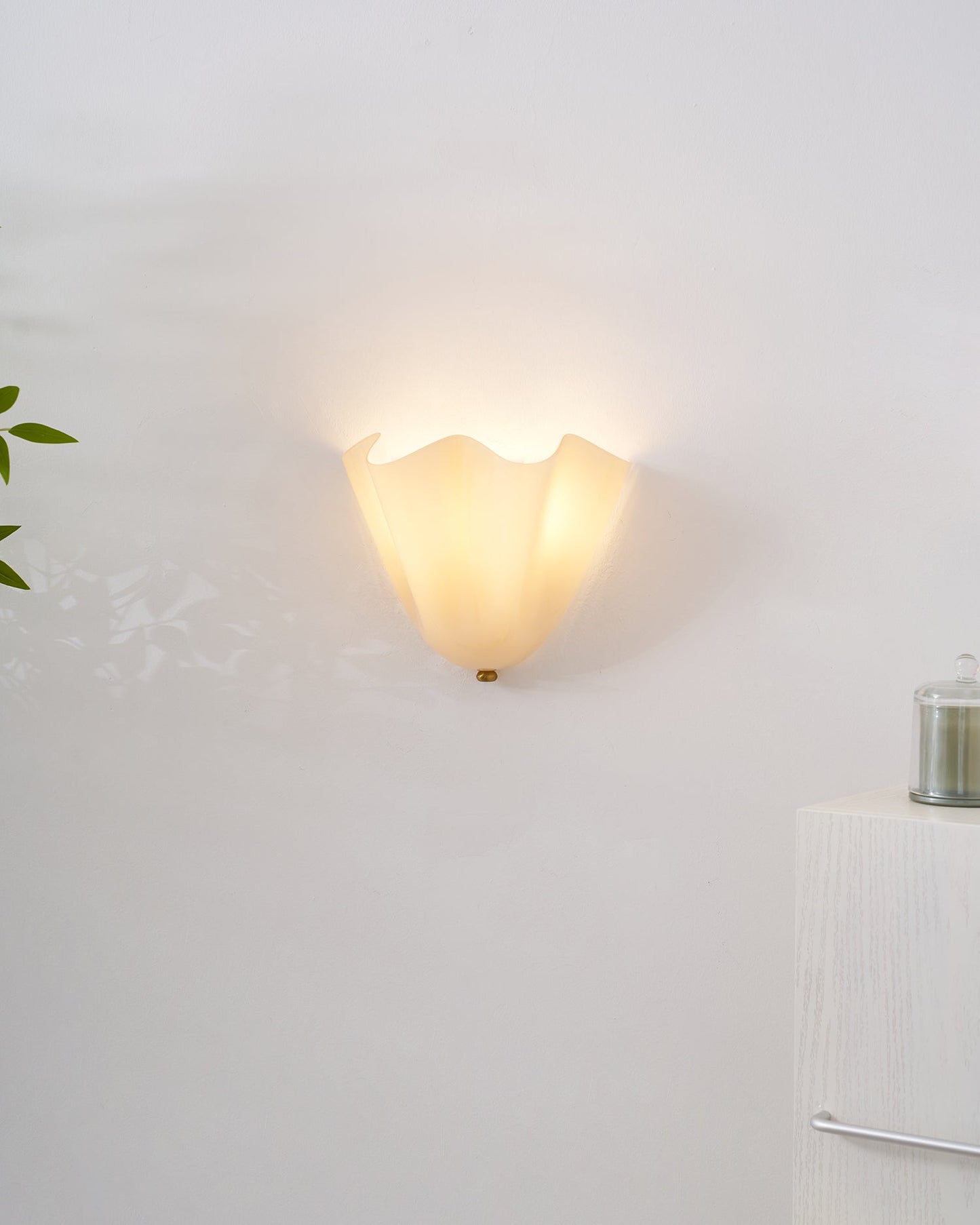 Violette Hand-Blown Glass Wall Lamp with Petal Silhouette