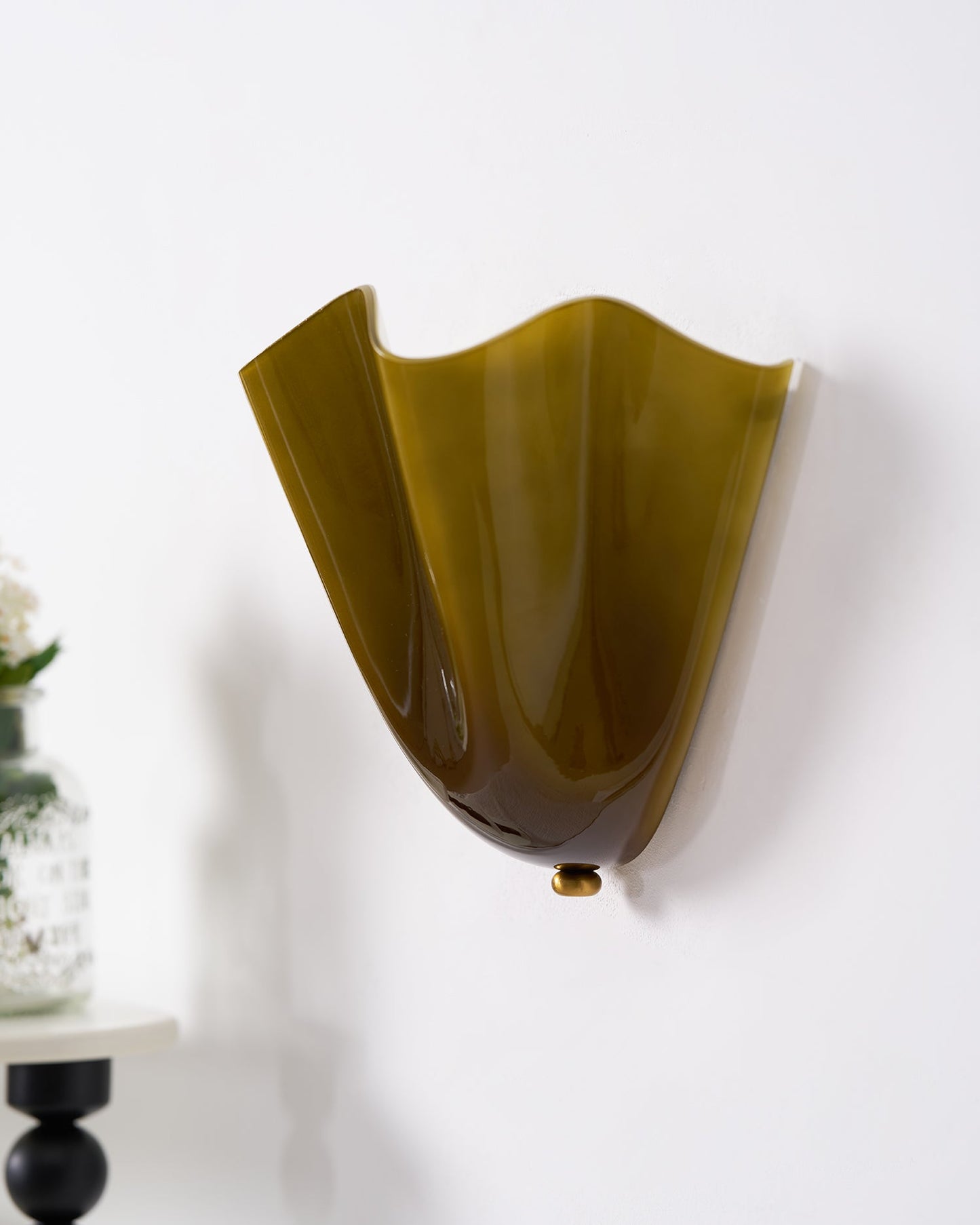 Violette Hand-Blown Glass Wall Lamp with Petal Silhouette