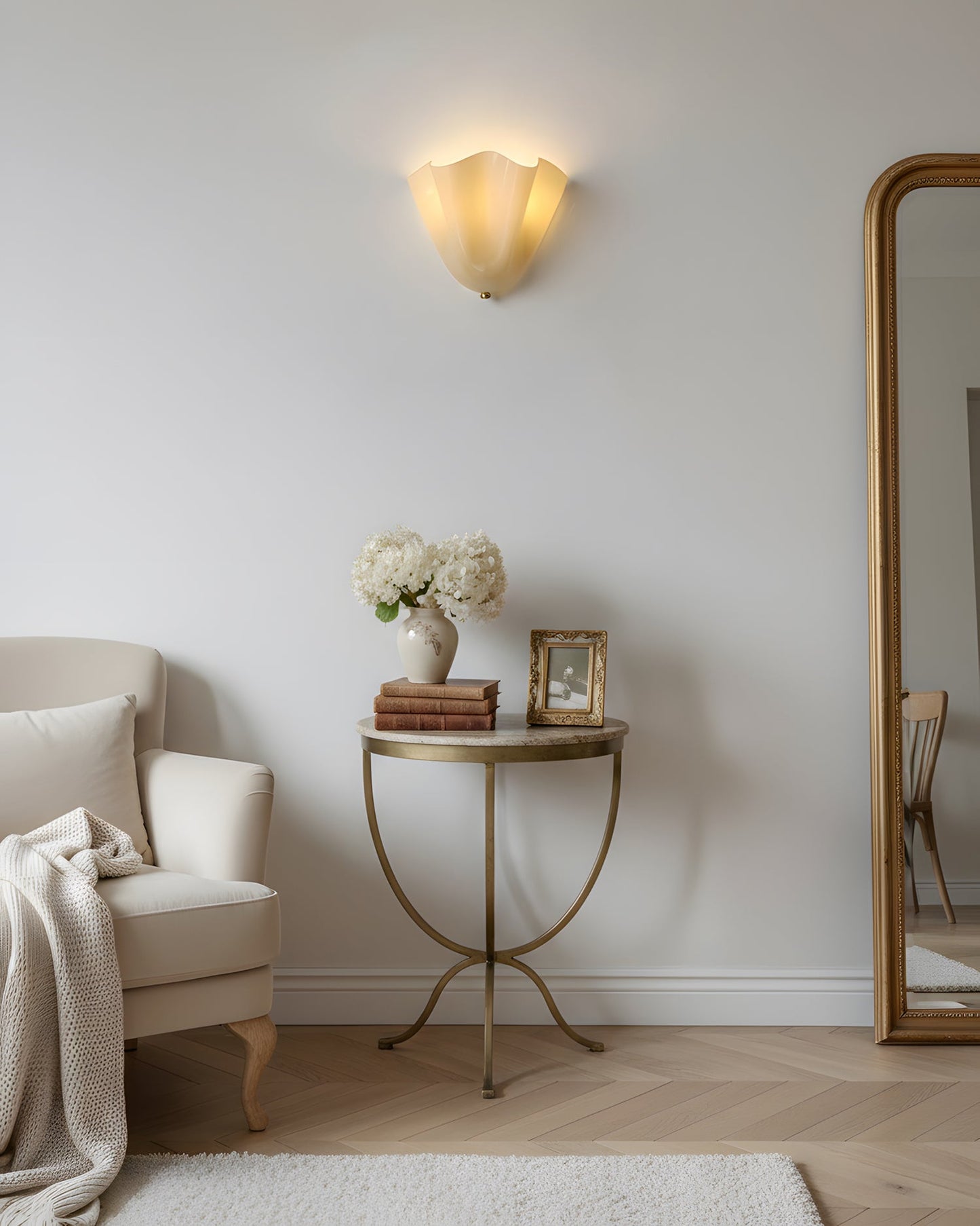 Violette Hand-Blown Glass Wall Lamp with Petal Silhouette