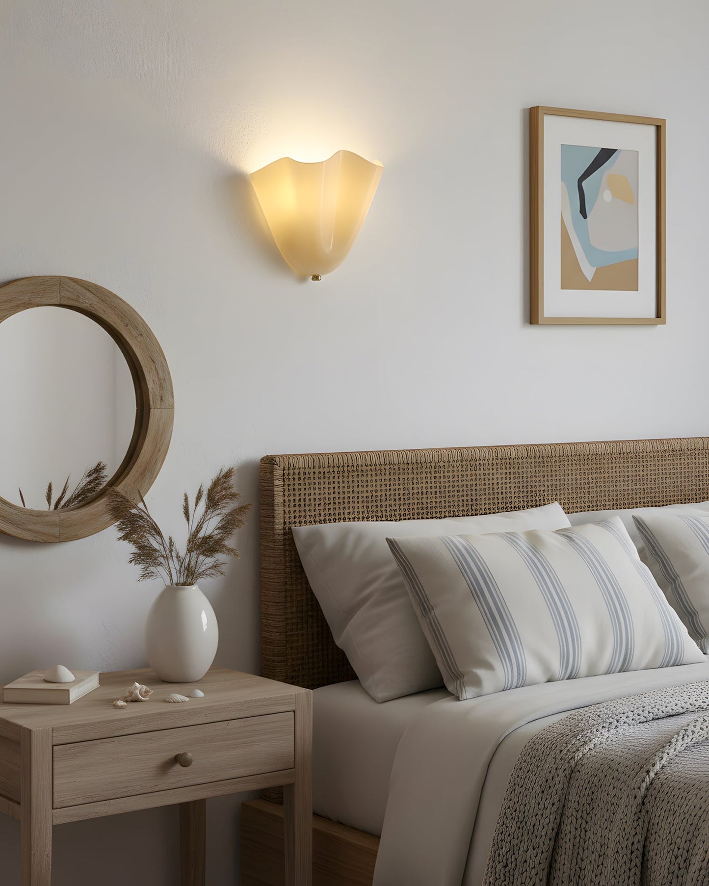 Violette Hand-Blown Glass Wall Lamp with Petal Silhouette