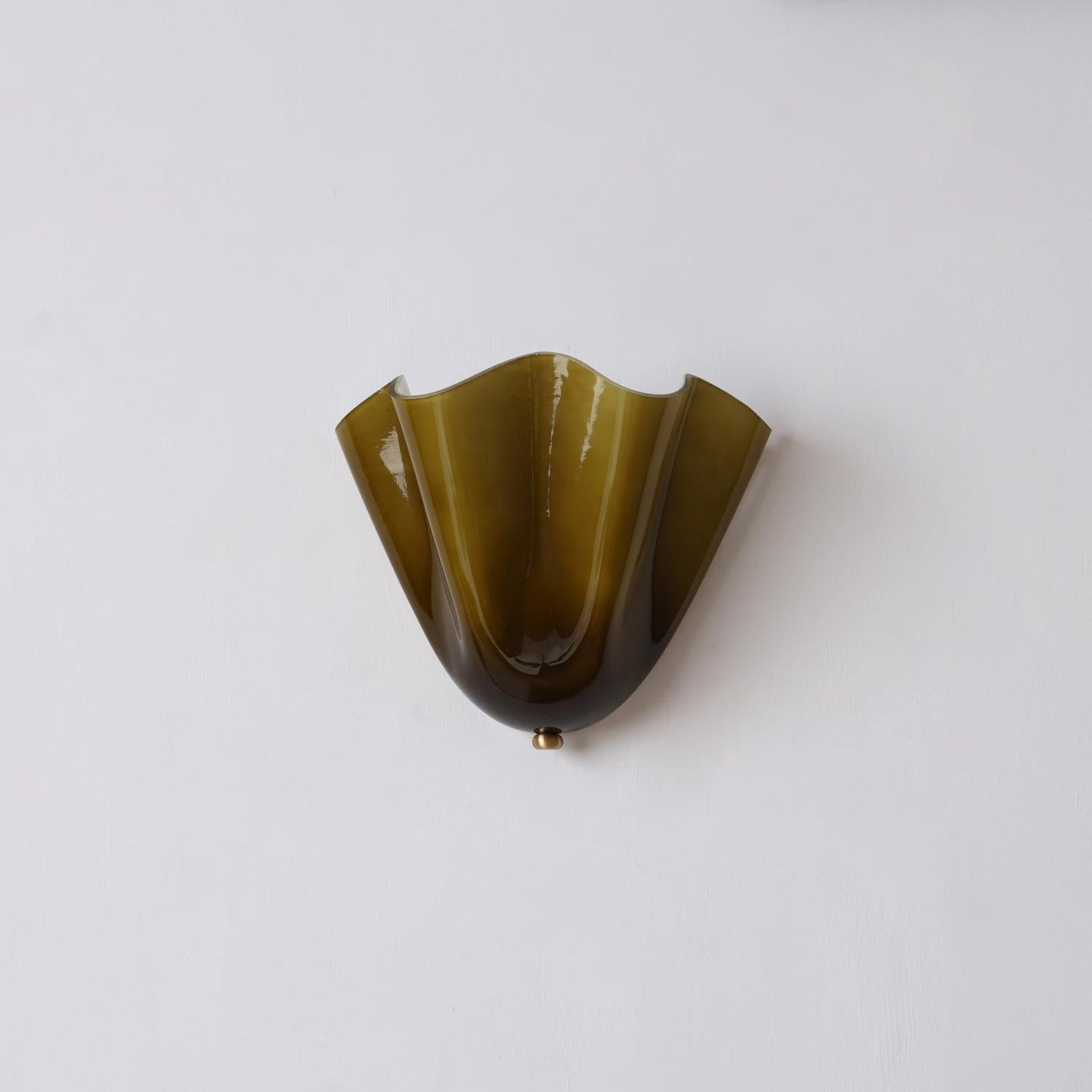Violette Hand-Blown Glass Wall Lamp with Petal Silhouette